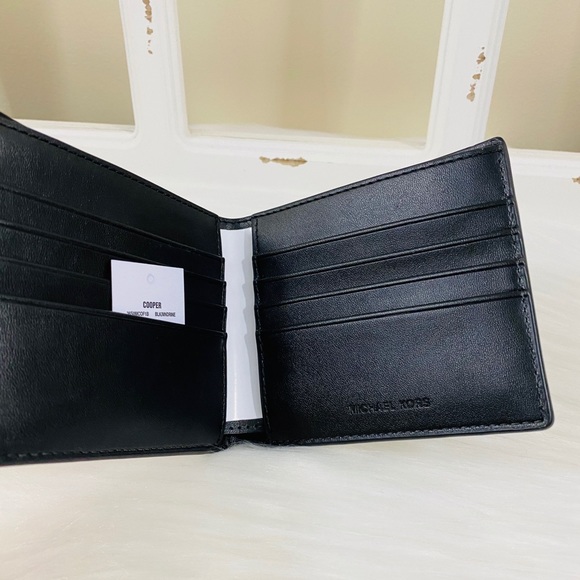 MK Men’s Cooper Billfold Wallet - Picture 6 of 11